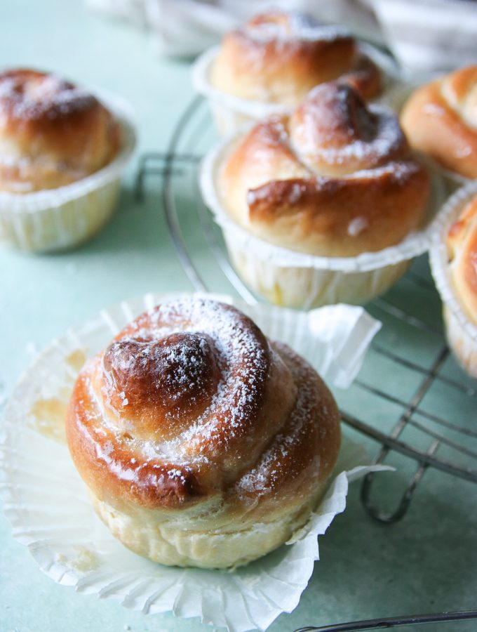 rosbullar med vaniljkräm rosbullar med vaniljkräm