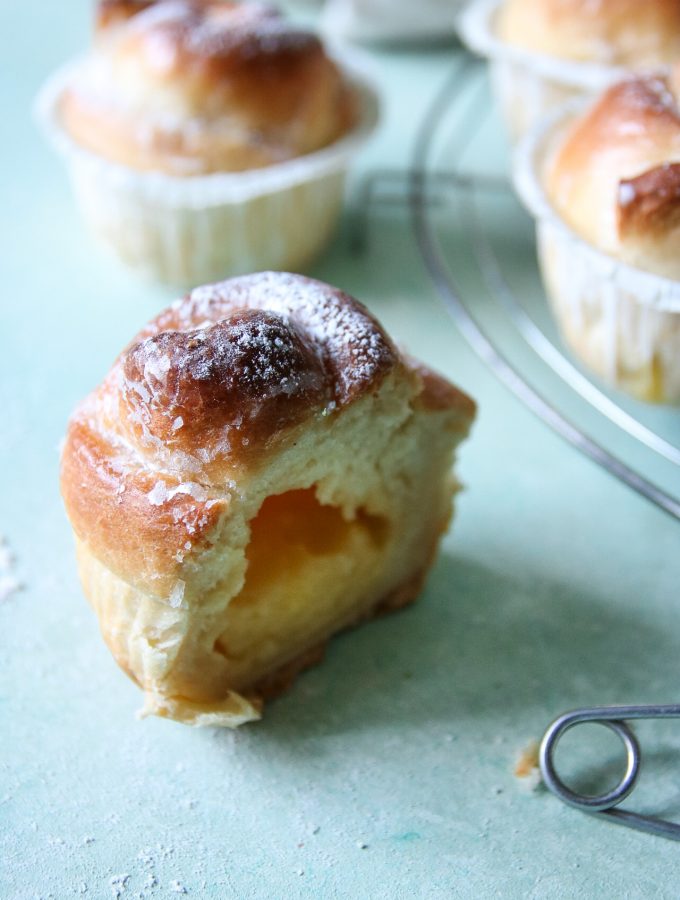 rosbullar med vaniljkräm rosbullar med vaniljkräm