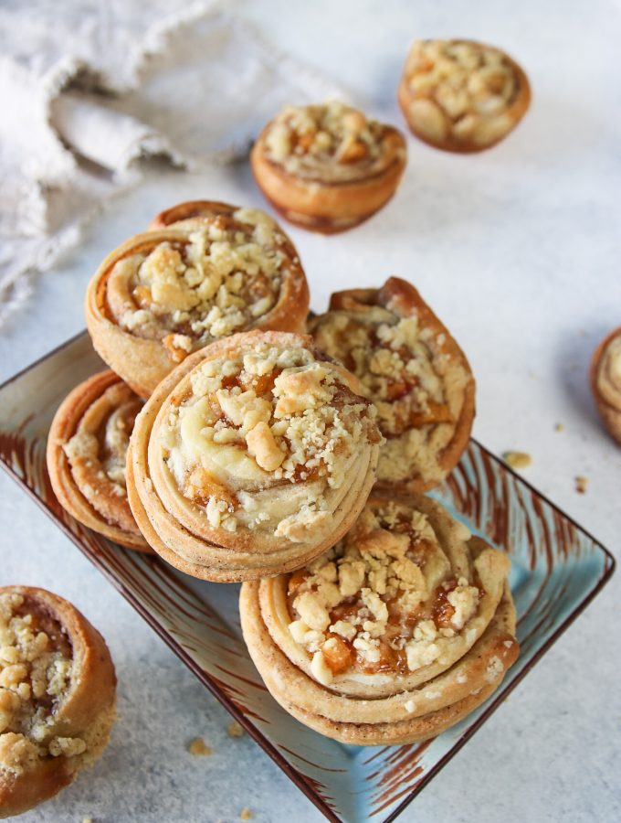 kanelbullar med äppelpajfyllning kanelbullar med äppelpajfyllning