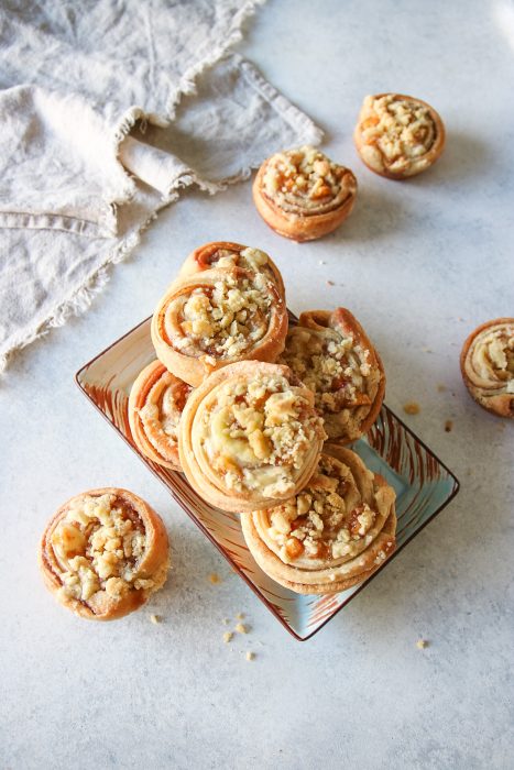 kanelbullar med äppelpajfyllning