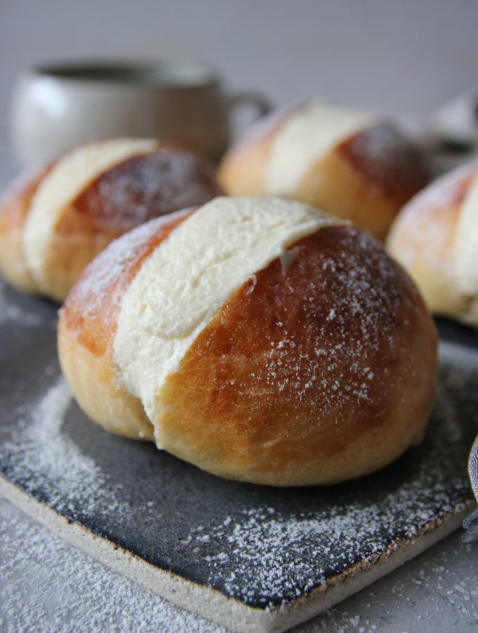 Maritozzi italienska gräddfyllda bullar Maritozzi italienska gräddfyllda bullar