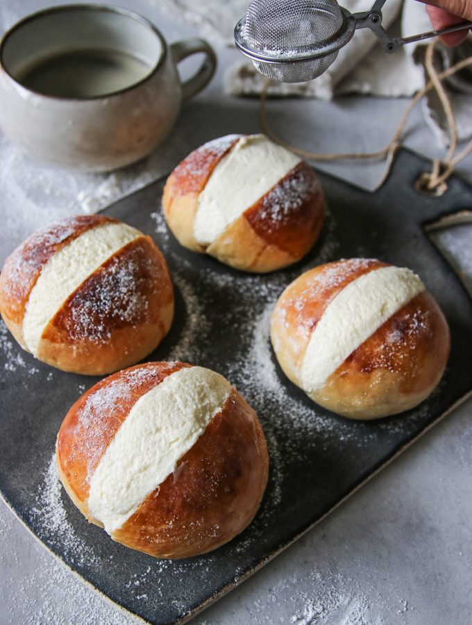 Maritozzi italienska gräddfyllda bullar Maritozzi italienska gräddfyllda bullar