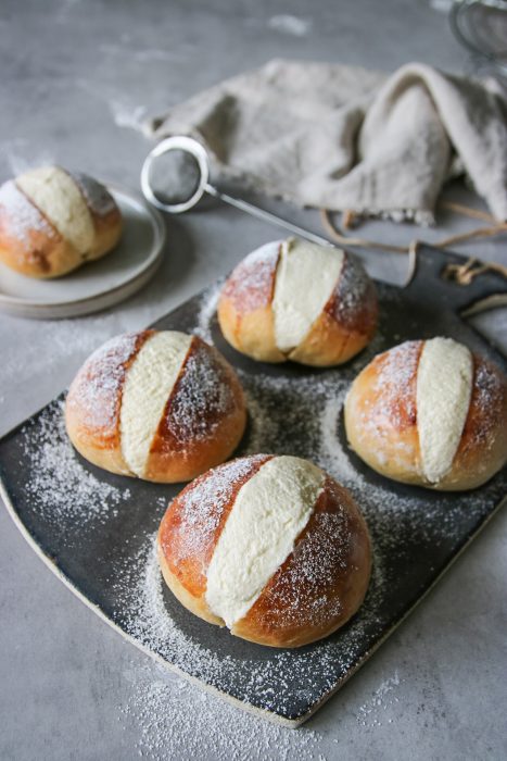 Maritozzi italienska gräddfyllda bullar