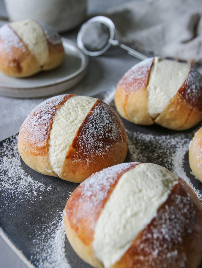 Maritozzi italienska gräddfyllda bullar Maritozzi italienska gräddfyllda bullar