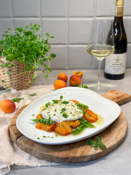 Burrata med ugnstekta aprikoser