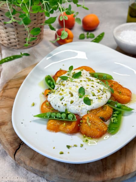 Burrata med ugnstekta aprikoser