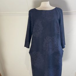Natan donker blauwe jurk, vooraanzicht van deze Simone Hessing Vintage jurk
