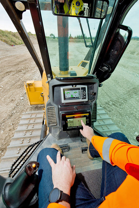 Image-Trimble-Earthworks-Dozer-TD520-001_LR