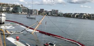 Båt sjunker i hammarby Sjöstad