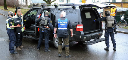 Polisen övar på Trängen i Skövde. Foto: Jan Johansson.