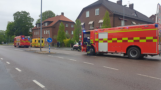 Brandbil vid trafikolycka Varnhemsgatan, Skövde