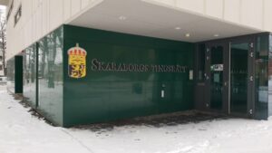 Skaraborgs Tingsrätt i vintermiljö