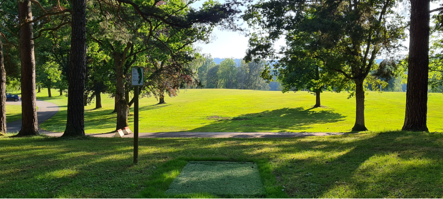 Utsikt från tee på discgolfbana i Karstorp, Skövde