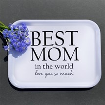Fin bricka med texten Best Mom in the world love you so much. Beställ hos Bluebox!