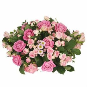 Begravningsdekoration med blandade blommor i rosa, plus gröna blad. Beställ online hos Florister i Sverige!