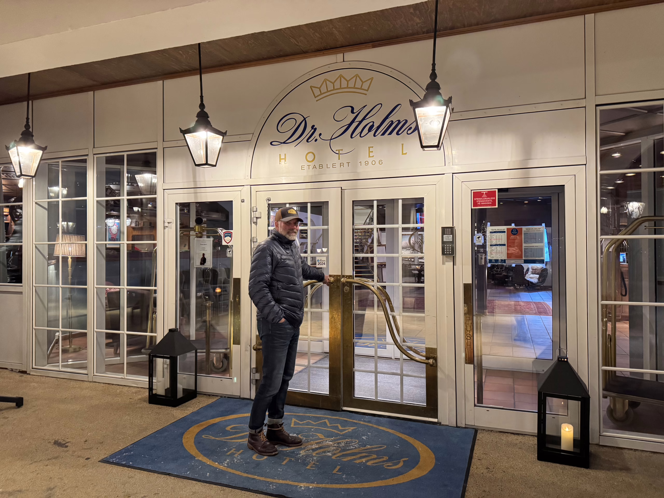 dr_holms_hotel