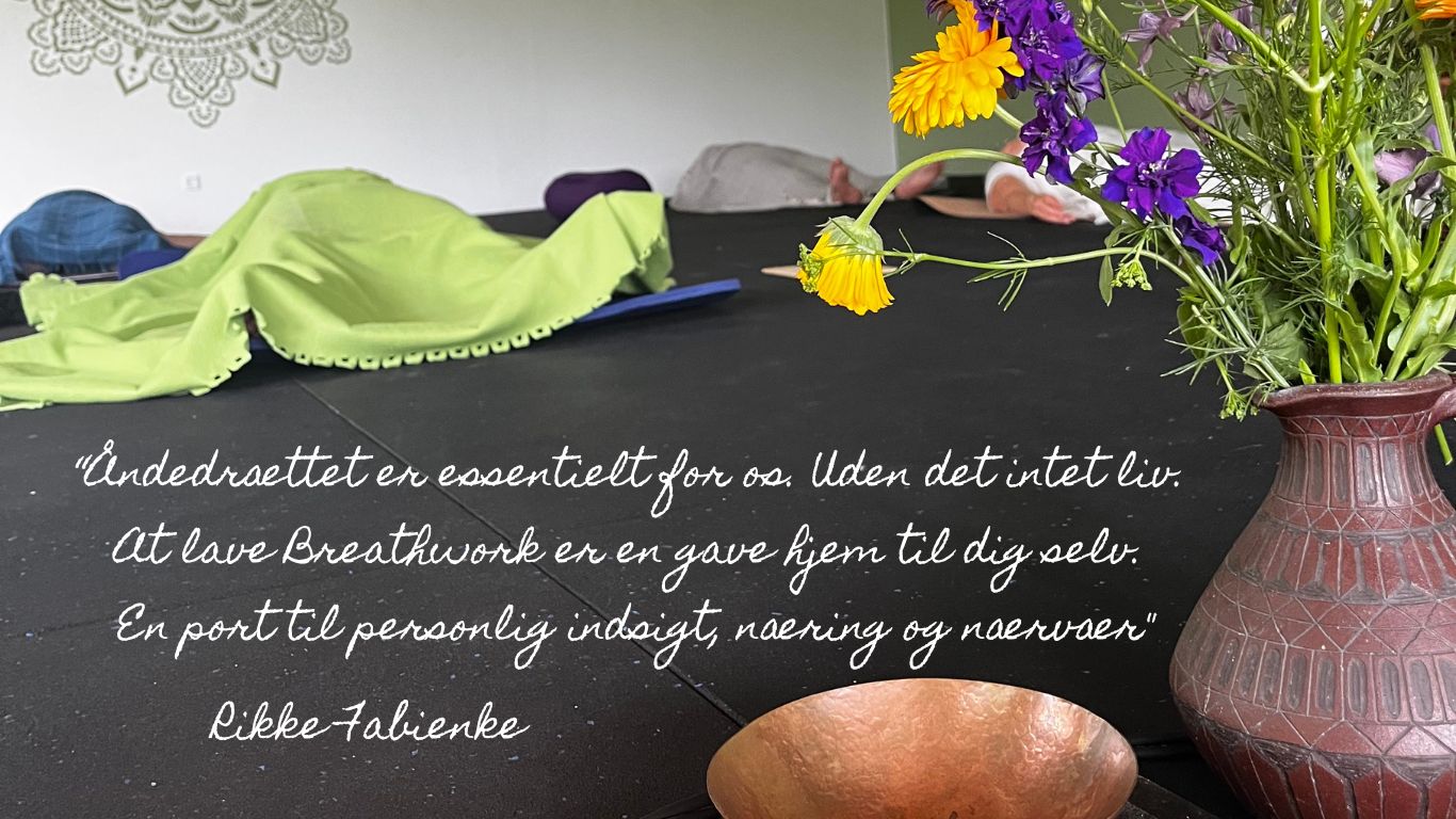 Breathwork med Rikke Fabienke er en rejse i dit indre. “Åndedrættet er essentielt for os. Uden det intet liv. At lave Breathwork er en gave hjem til dig selv. En port til personlig indsigt, næring og nærvær”