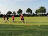 Laatste training van het seizoen voor de lagere seniorenteams van S.K.N.W.K. (10/35)