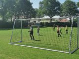 Laatste training S.K.N.W.K. JO11-1 van dit seizoen (86/110)