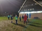 Voetbalpieten bezoeken training S.K.N.W.K. JO7-1, JO9-1 en JO13-1 (41/112)