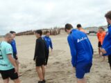 Bootcamp voor S.K.N.W.K. 1, 2 en JO19-1 op het strand (fotoboek 1) (6/323)