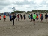 Bootcamp voor S.K.N.W.K. 1, 2 en JO19-1 op het strand (fotoboek 1) (34/323)