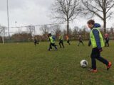 Onderlinge wedstrijd S.K.N.W.K. JO7-1 en JO9-1 (maandag 5 april 2021 - 2e Paasdag) (11/102)