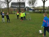 Onderlinge wedstrijd S.K.N.W.K. JO7-1 en JO9-1 (maandag 5 april 2021 - 2e Paasdag) (75/102)