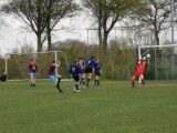 Onderlinge wedstrijd tussen spelers S.K.N.W.K. 1 en S.K.N.W.K. JO19-1 van zaterdag 1 mei 2021 (76/82)