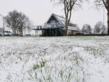 Sneeuwlaag bedekt sportpark 'Het Springer' (3/34)