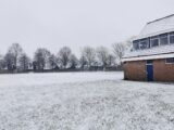 Sneeuwlaag bedekt sportpark 'Het Springer' (9/34)