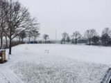 Sneeuwlaag bedekt sportpark 'Het Springer' (24/34)
