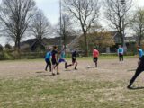 Training S.K.N.W.K. JO19-1 van zaterdag 24 april 2021 (62/105)