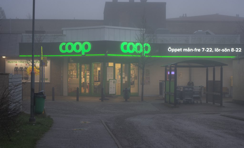 Coop-affär i dimma.