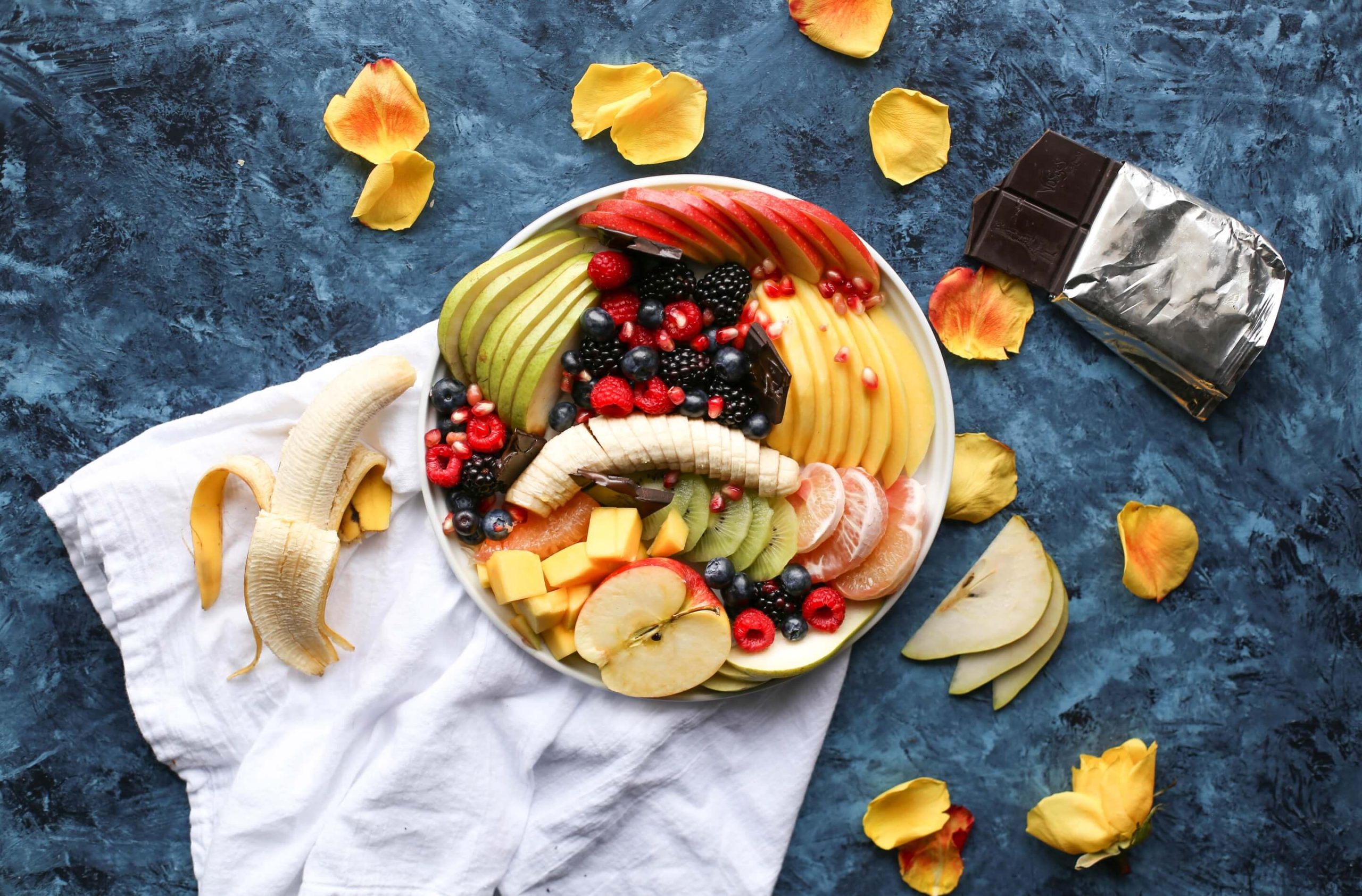Fruit Platter with Banana, Mango, Berries and Orange – Slagershuis