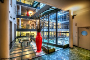 Krakovska Terraces- atrium with tables