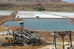 Saline dans le cratère d'un volcan