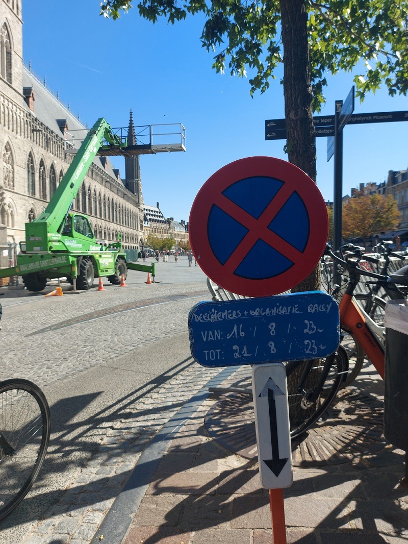 Het leven zoals het is, in onze koffiebar en koffiebranderij: gegijzelde stad