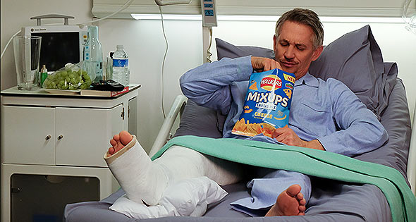 A hospitalised Gary Lineker eating Walkers MixUps