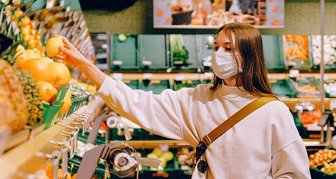 Shopper with facemask