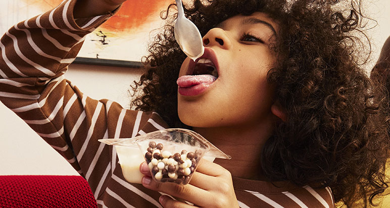 Child eating from a clear Muller Corner pot