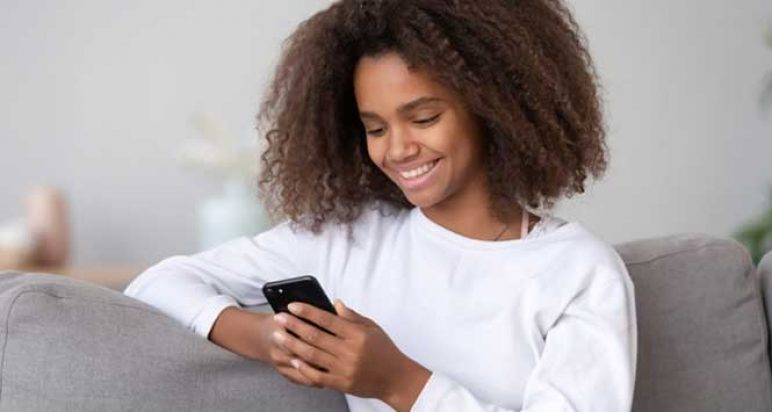 Child with smartphone