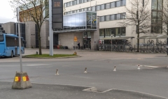 In- och utfarten till bussterminalen är stängd och bussarna kör in på kortsidan mot Gullbergsvass.