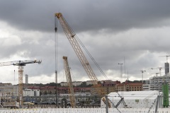 Bakom Hisingsbron, mot centralen pågår arbeten med Västlänken. I bakgrunden syns Lunden och Lundens vattentorn.