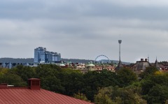 Här syns Liseberg och Gothia Tower från Kungshöjd.