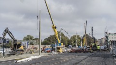 En tillfällig väg byggs mellan Hagakyrkan och Smyrnakyrkan, eftersom passagen mellan Hagakyrkan och tunneln stängs i oktober.