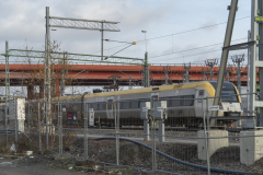 Här har Trafikverket sedan flera år tillbaka klassificerat Olskroken som överbelastad. Flera olika tåg samverkar på banan, såsom regiontåg, nationella tåg, godståg och spårvagn. Spårvagnen har eget spår mot Gamlestaden.