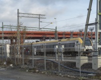 Här har Trafikverket sedan flera år tillbaka klassificerat Olskroken som överbelastad. Flera olika tåg samverkar på banan, såsom regiontåg, nationella tåg, godståg och spårvagn. Spårvagnen har eget spår mot Gamlestaden.