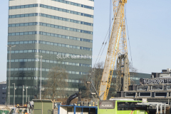 Längst ner på Nils Ericsonterminalen , Flixbuss parkerad vid ramp. Bakom syns lyftkran och Regionens hus.