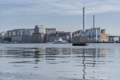 Även mot Skeppsbron och över älven blir det fina spegelbilder.